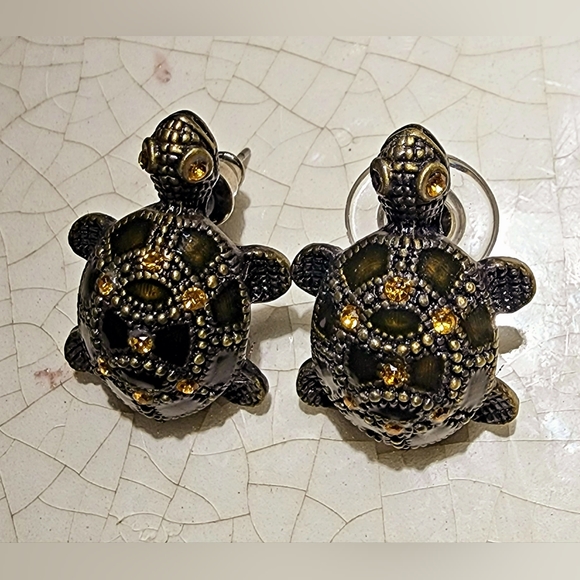 Small olive green and citrine stone turtle earrings - Picture 2 of 6